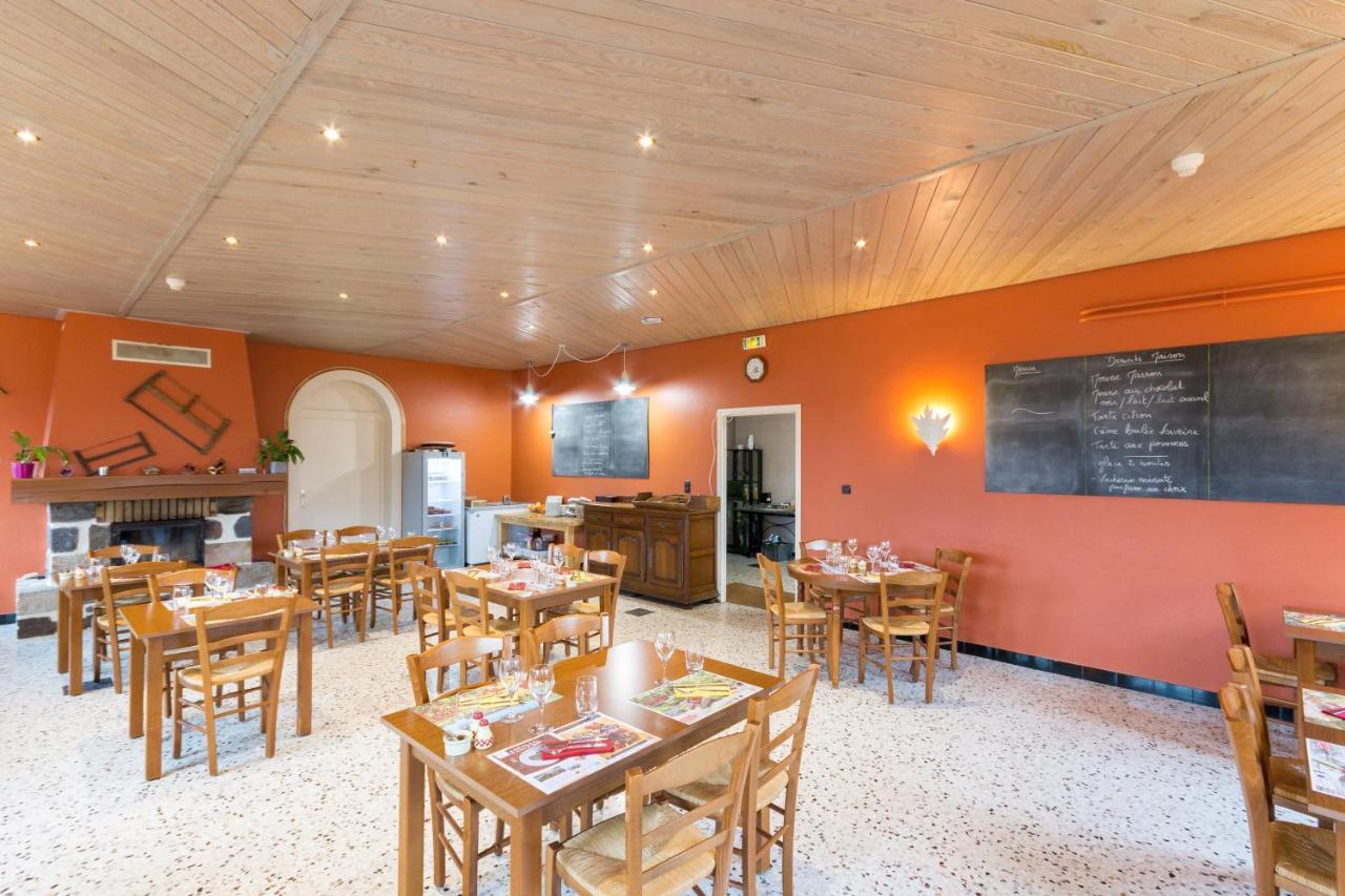 Hotel Restaurant Le Foirail Saint-Haon Exterior foto